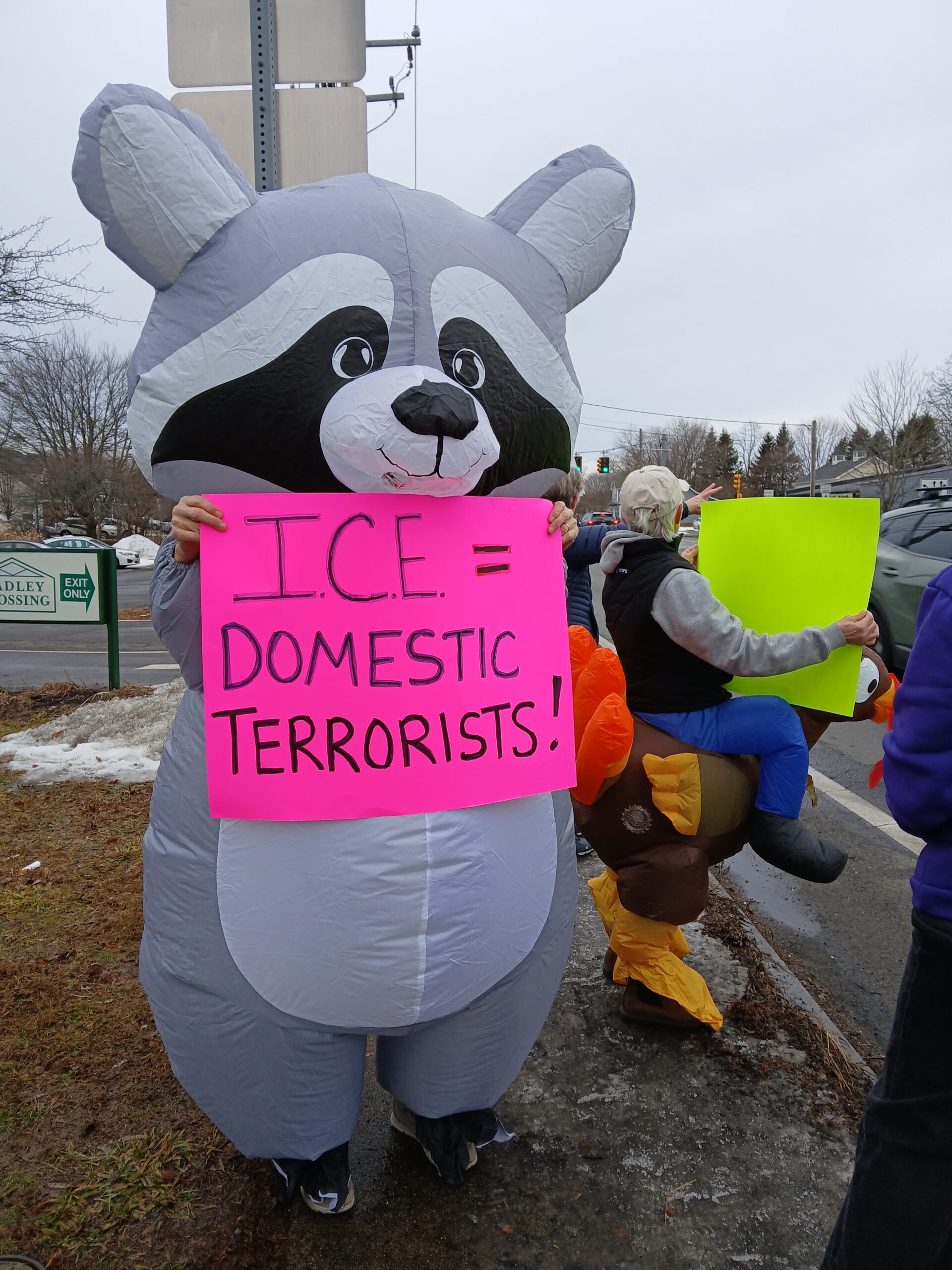 Standout in Solidarity with Migrants