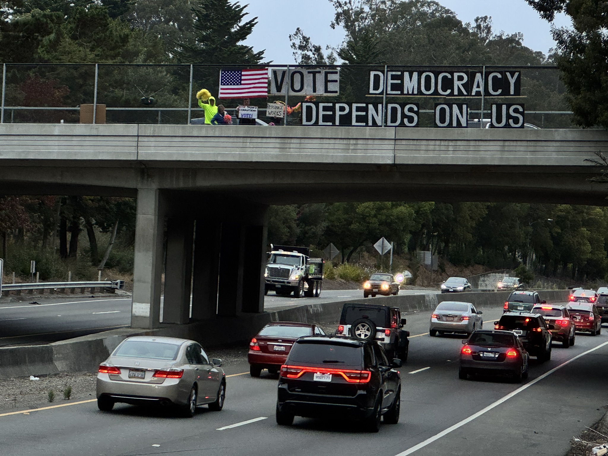 Overpass Visibility Brigade: ❌ 👑 Vote Early @Sheffield Ave./I- 580